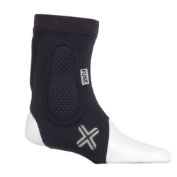 FUSE OMEGA PRO Ankle Guard black/black Size S/M (Pair)